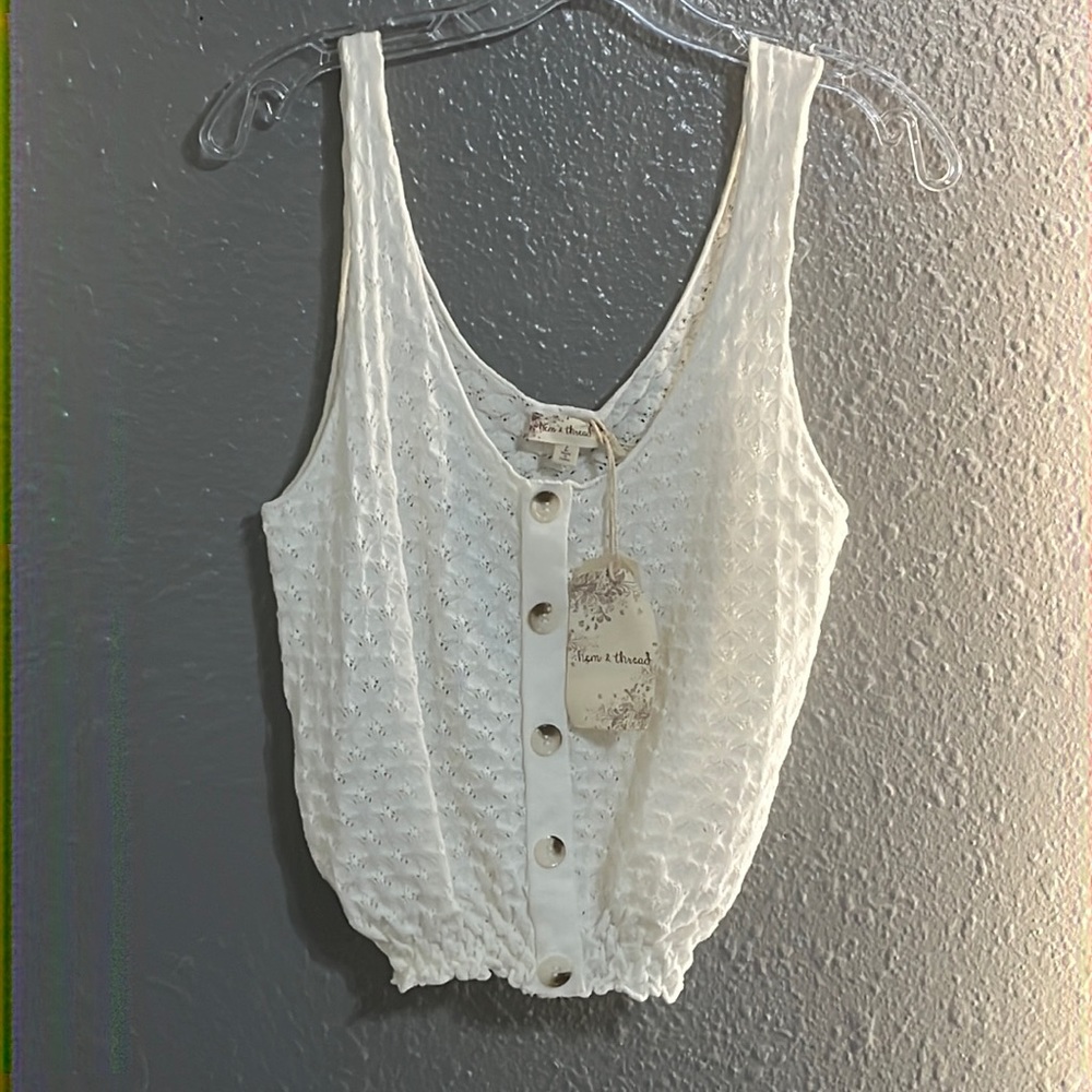 Whit crop top